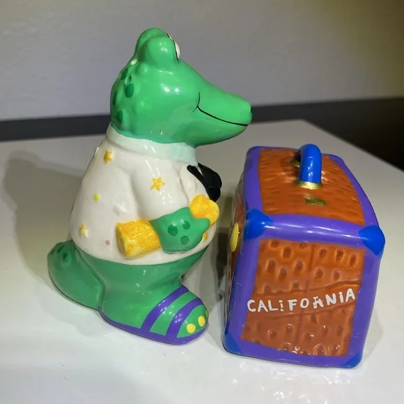 Vintage Russ Alligator Suitcase Tourist Salt and Pepper Shakers